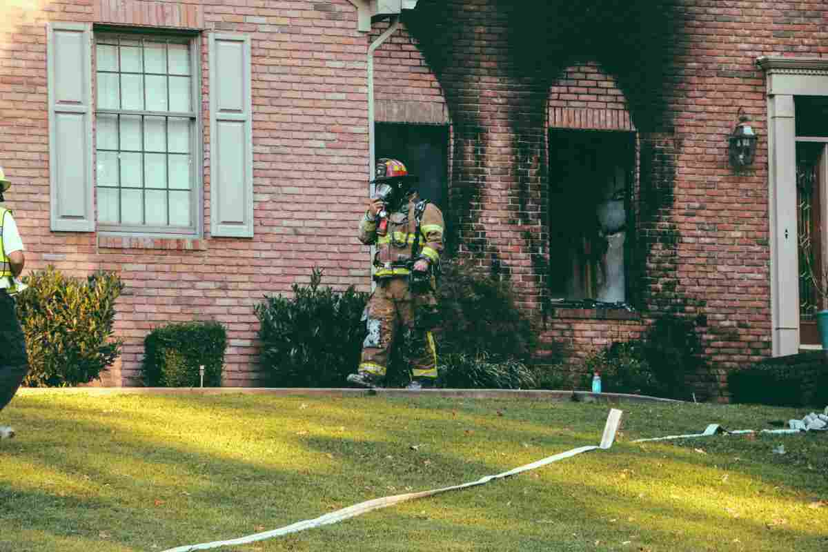 Edificio incendiato